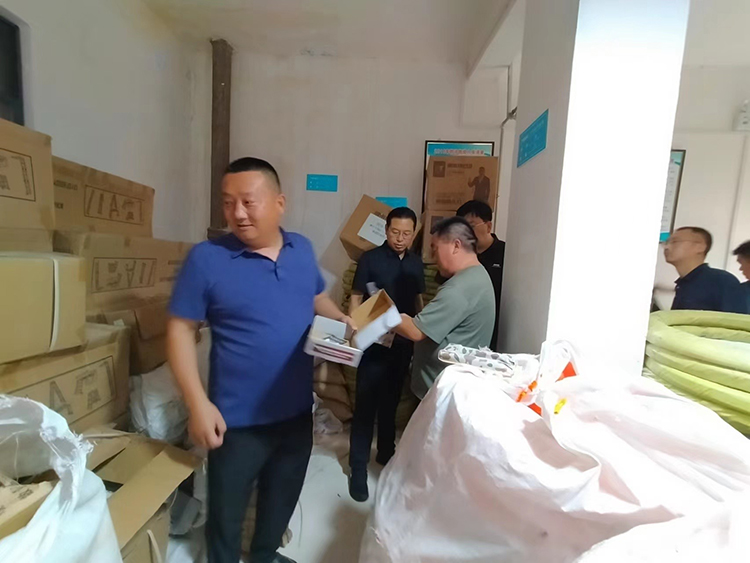 仓库.jpg
