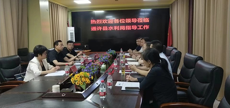 座谈会.jpg